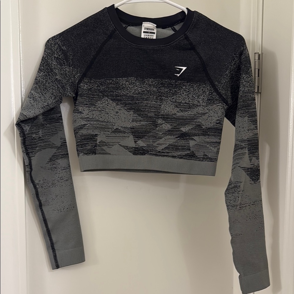 NWOT ADAPT OMBRE CROP TOP in Size Small